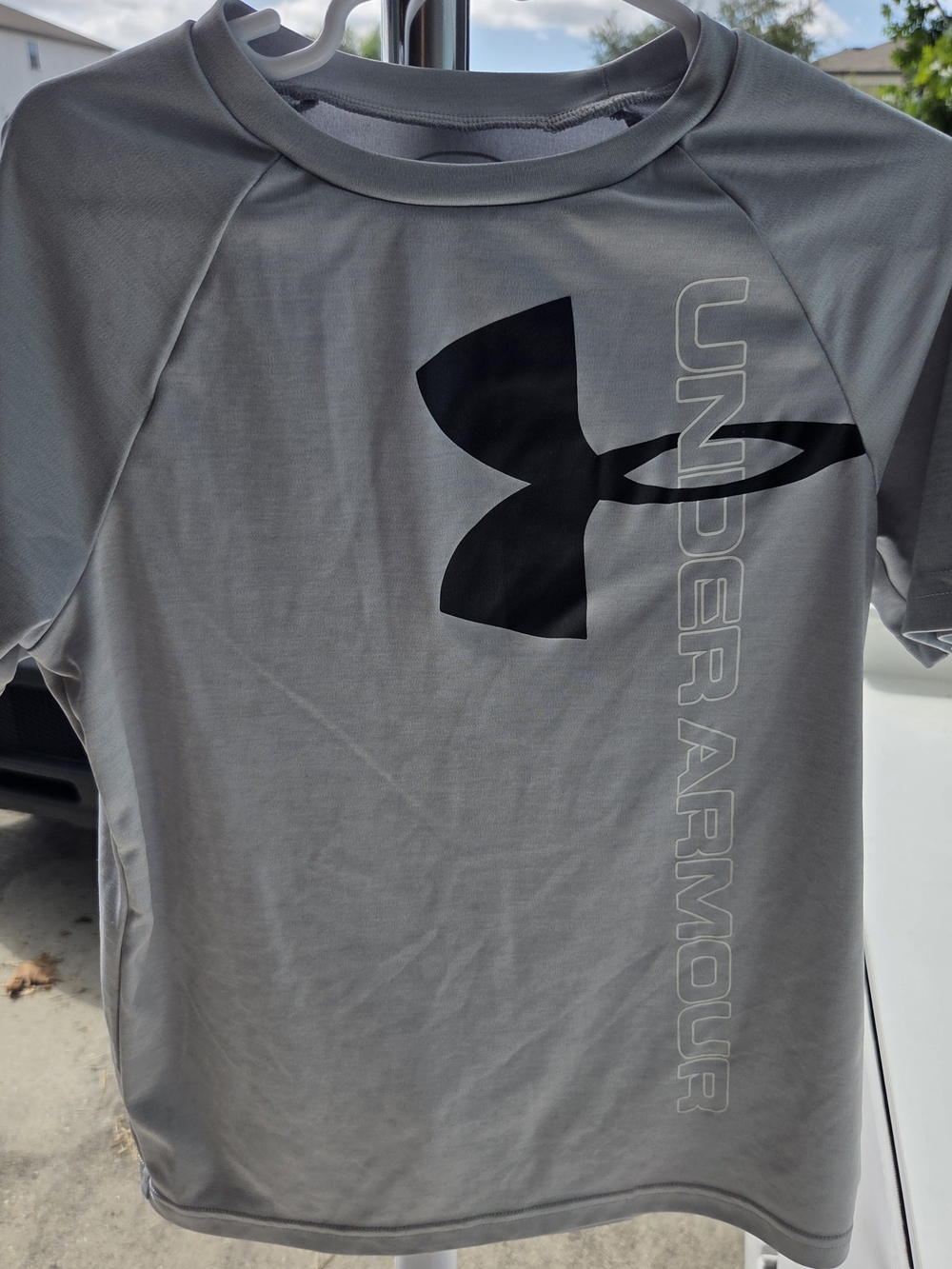 Under Armour Gray Short Sleeve Tee with Black Logo